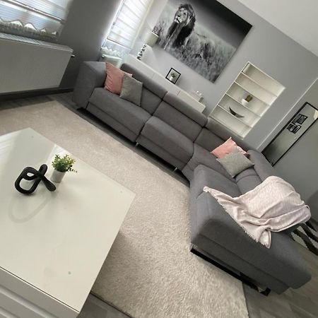 Next2Airport - Appartement House Of Lions Ransart Esterno foto